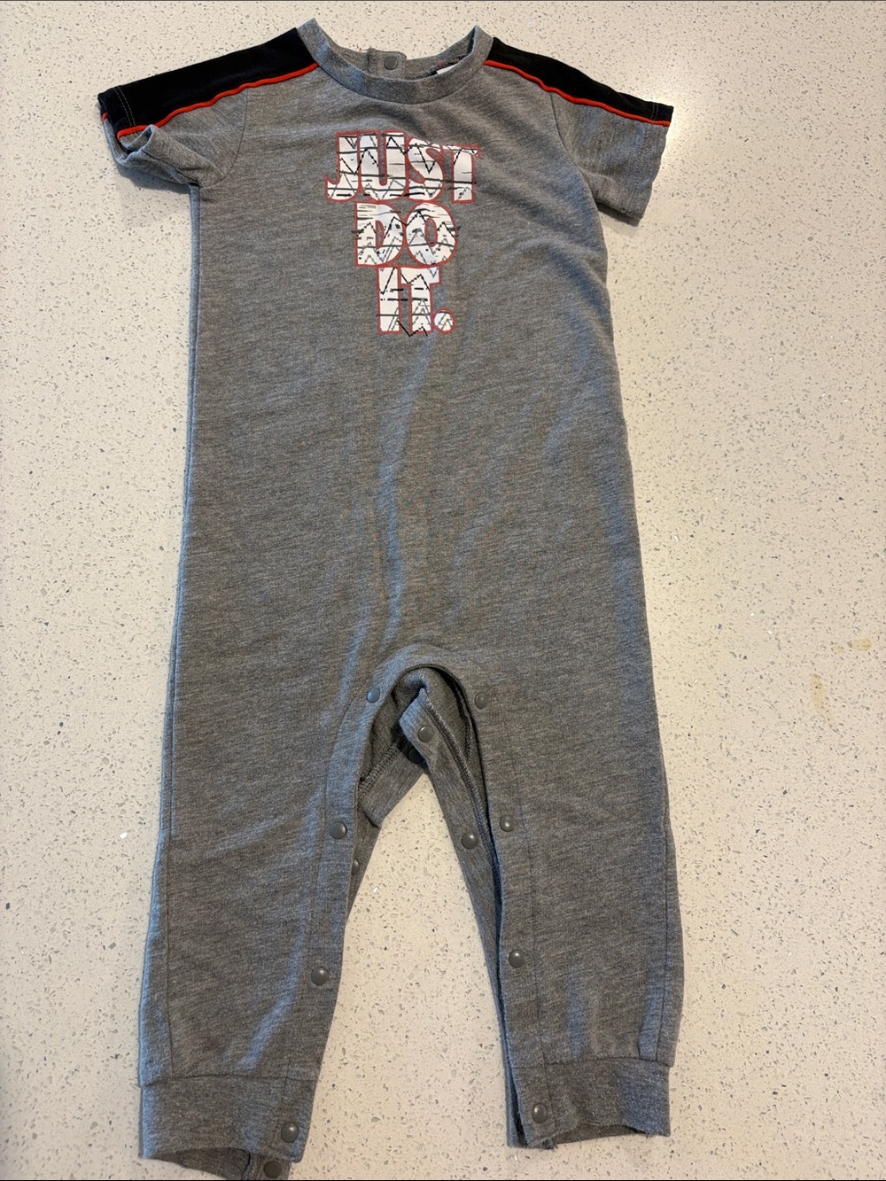 Nike Gray 'Just Do It.' Short Sleeve One-Piece Romper 24 Months